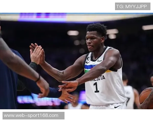 麦克丹尼尔斯半场表现出色9中6砍下15分2篮板3盖帽助力球队攻防稳定