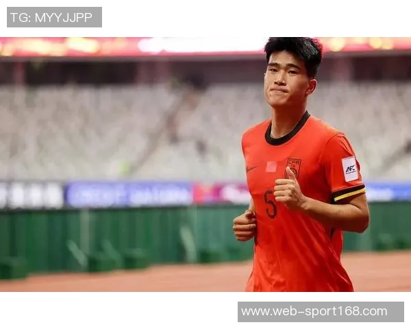 彭啸逆足爆射破门后模仿贝林厄姆庆祝引发全场欢呼